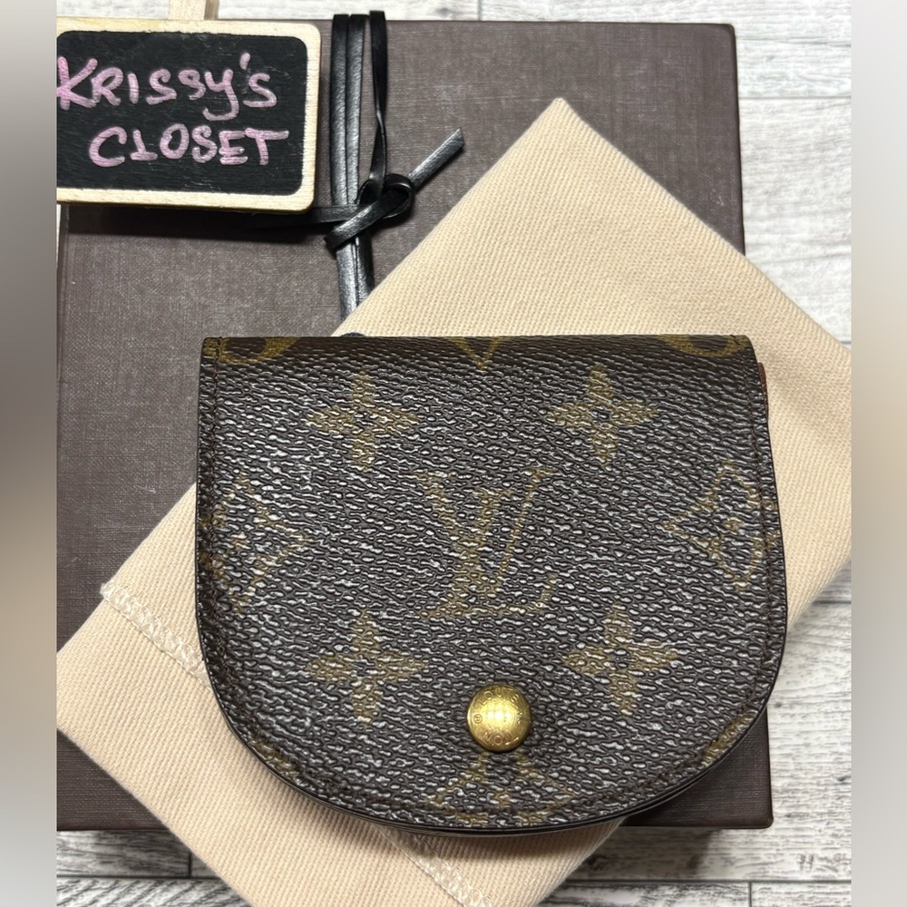 💯 Authentic Louis Vuitton Round Monogram Coin Case + box & dustbag